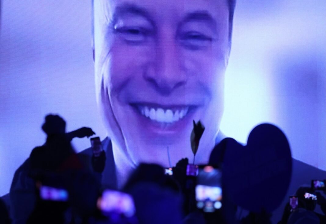 Muskove ambiciozne tvrdnje o SpaceX-u i Starlinku